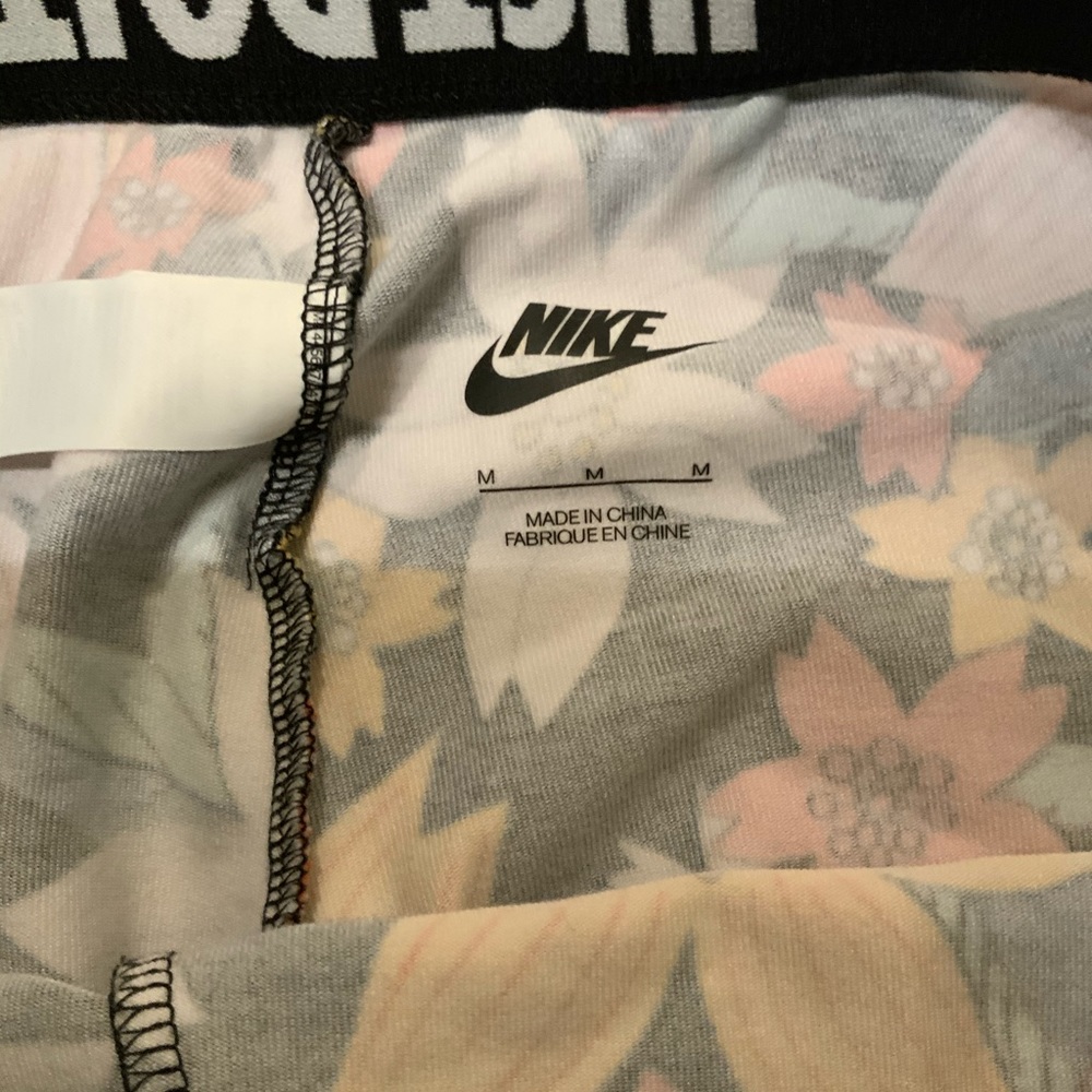 Nike floral work out pants size medium - Picture 3 of 3